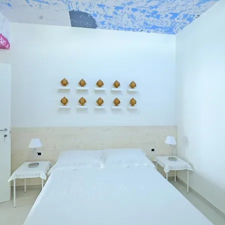 Oda ve Kahvaltı La Staffa Ristorante Lido Marini